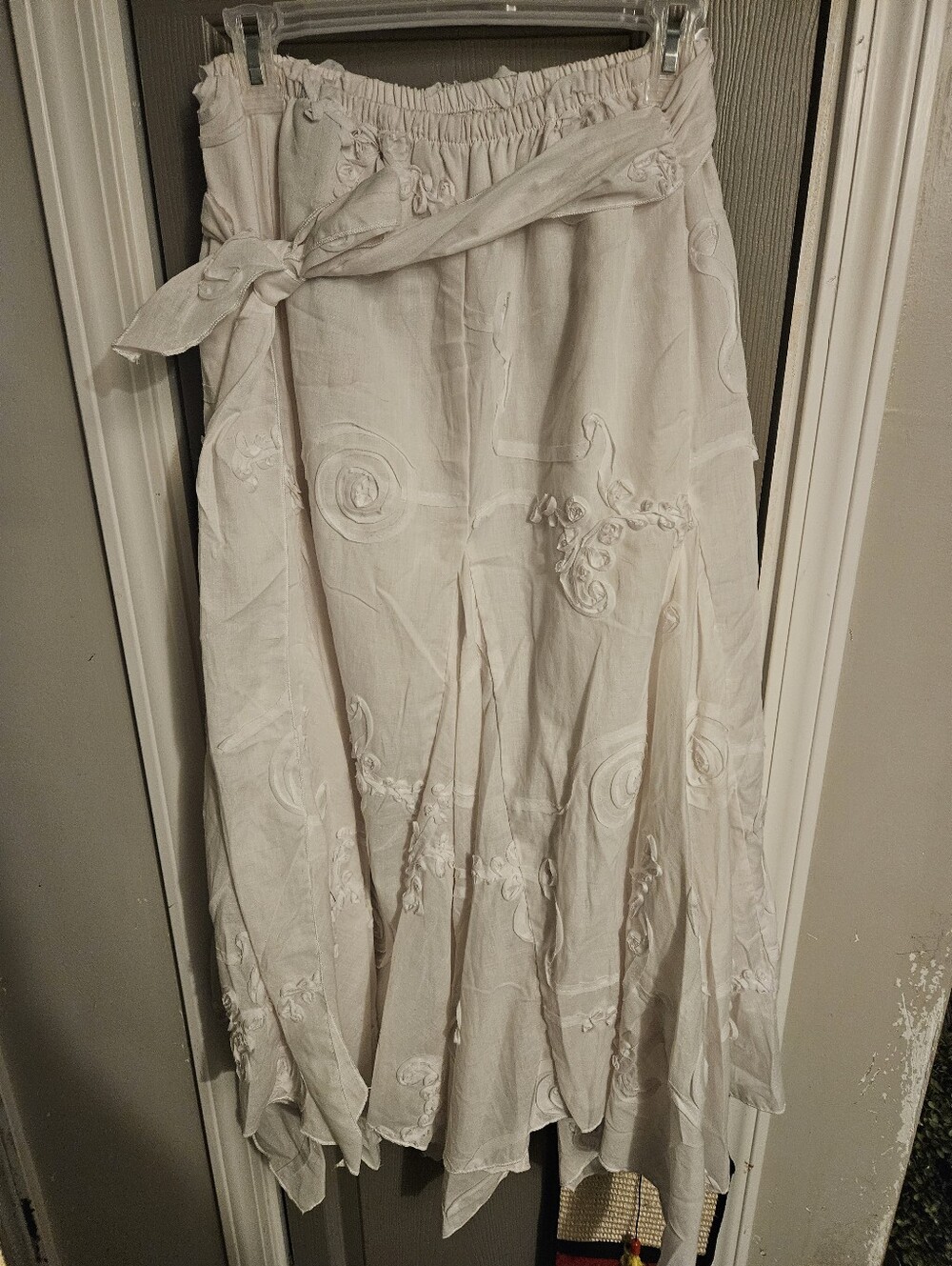 BRAND NEW ** Women’s White Embroidered Midi Skirt with Handkercheif Hem